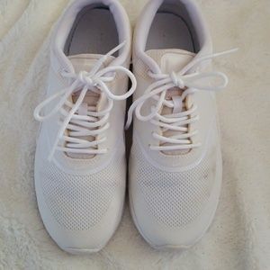 Running shoes